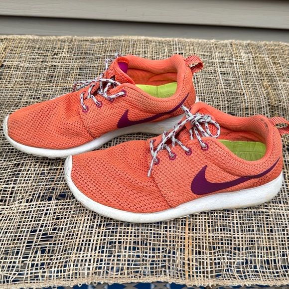 Nike athletic shoes running or other sports size 8 - Picture 2 of 9